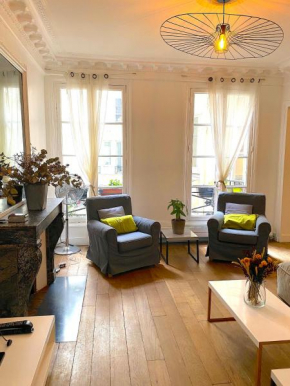Гостиница Quiet & Very Central 2 BR Flat  Париж